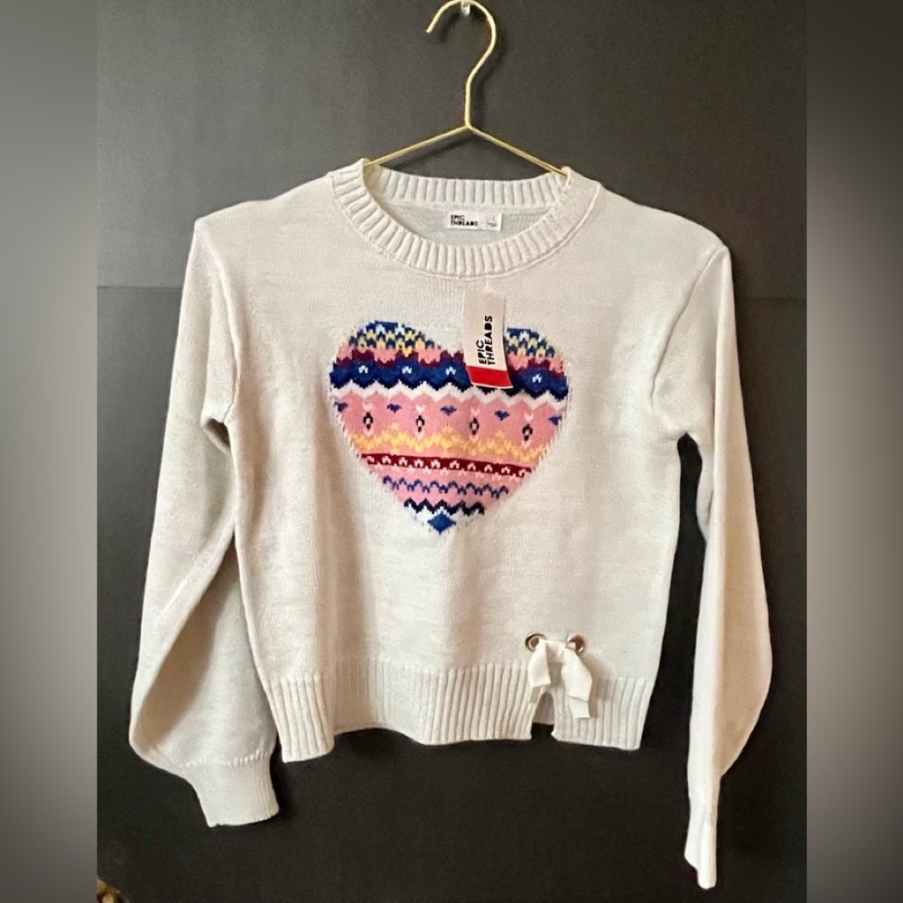 BNWT-Girls adorable heart sweater Sz Large
